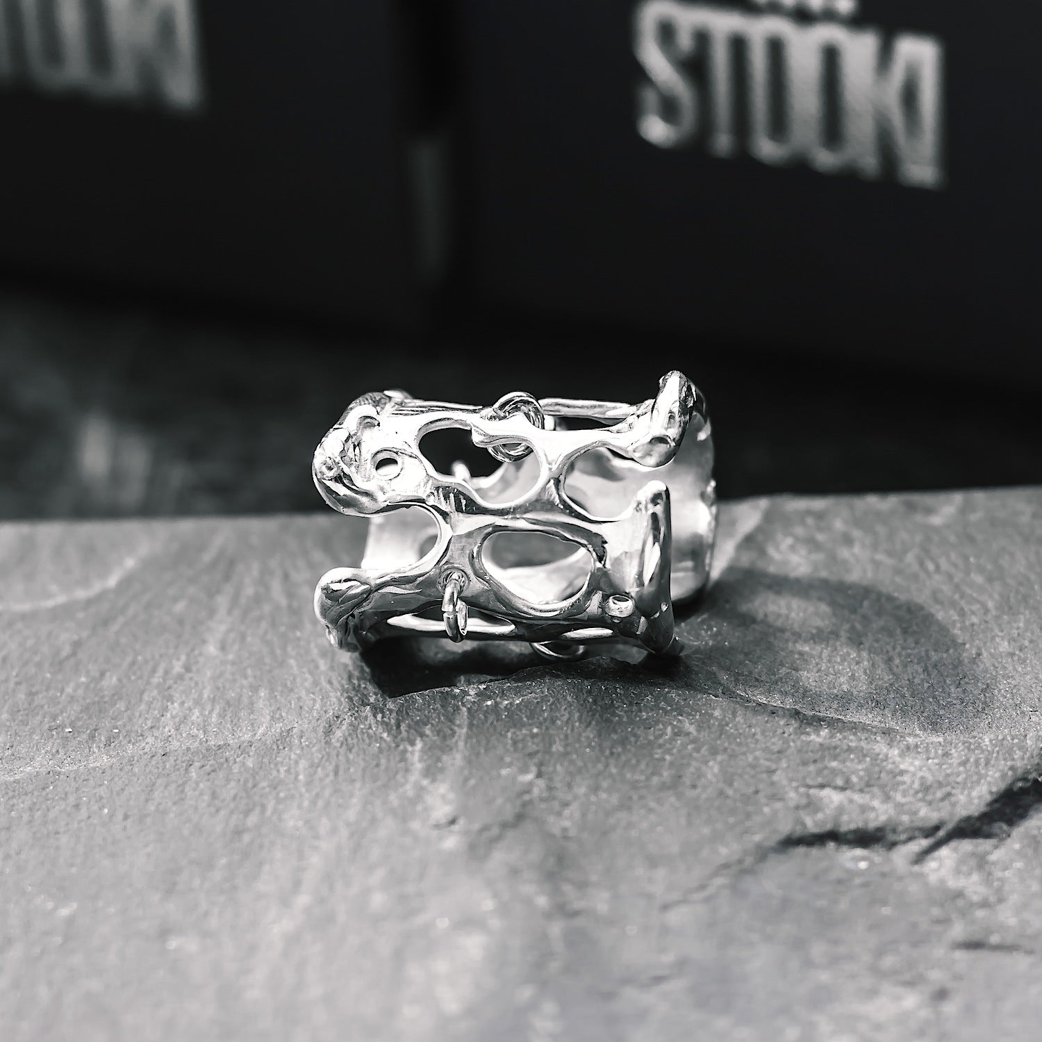 Hole Ring