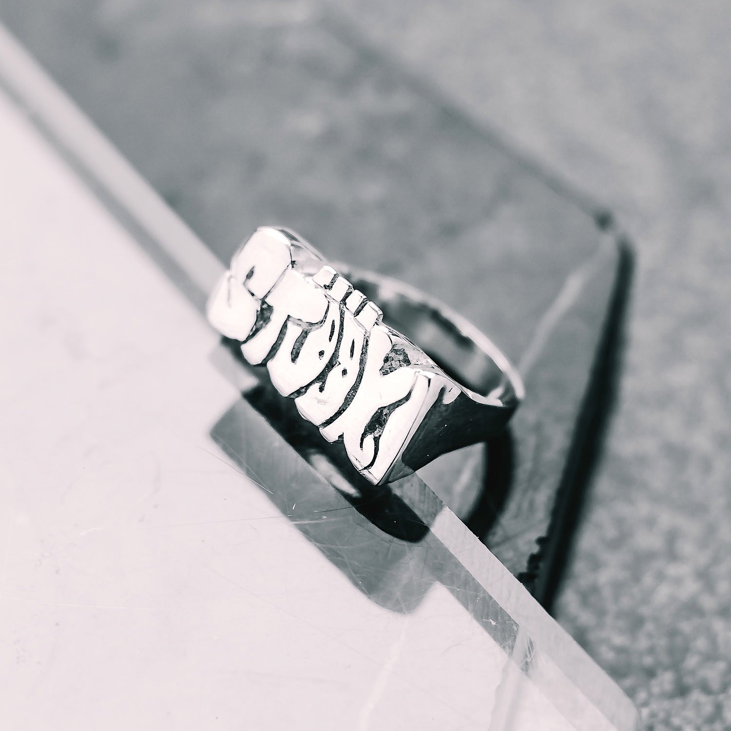 Graffiti Typography "STOOKI" Ring