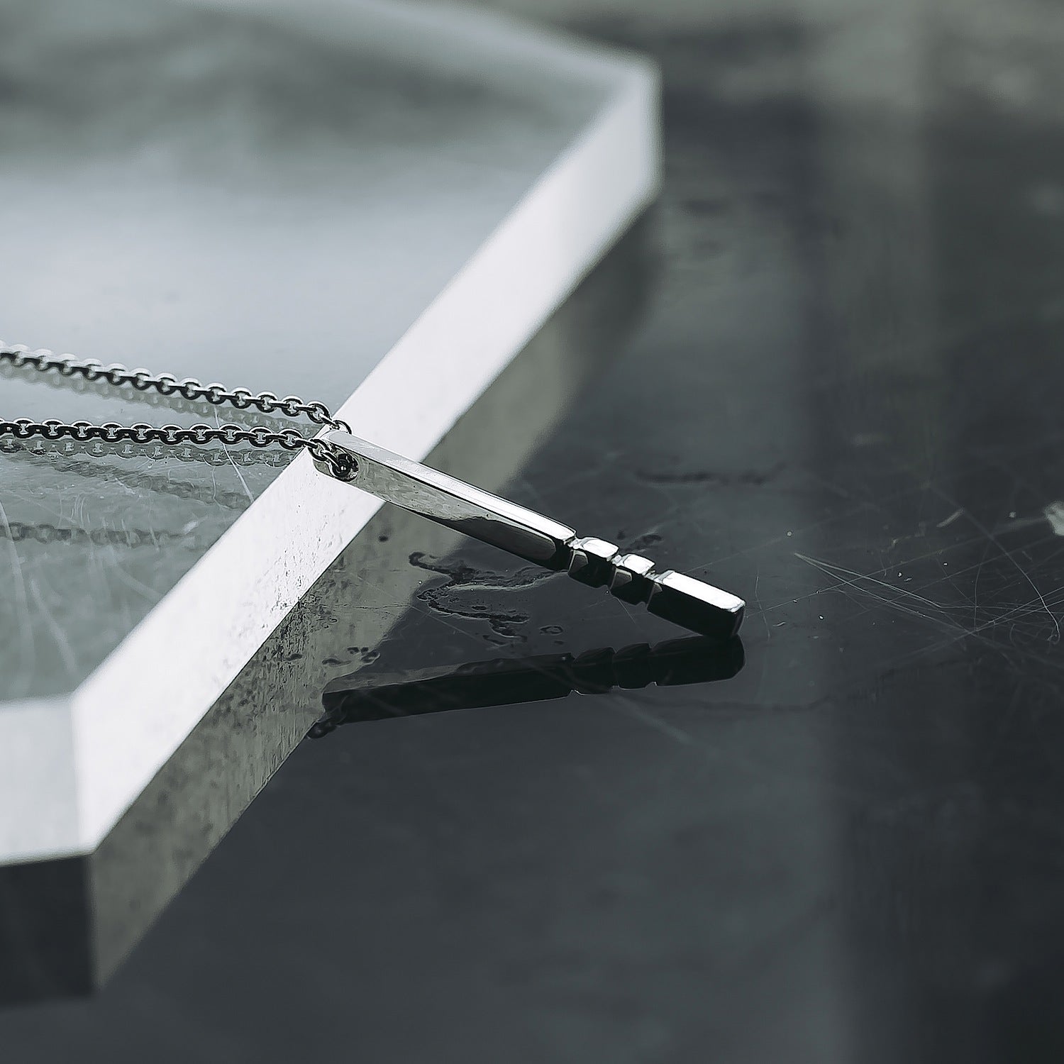 Limitless Vertical Bar Pendant