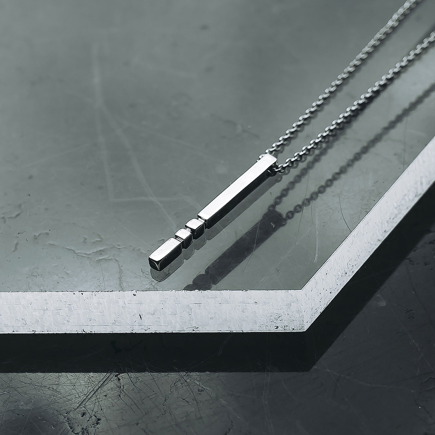 Limitless Vertical Bar Pendant