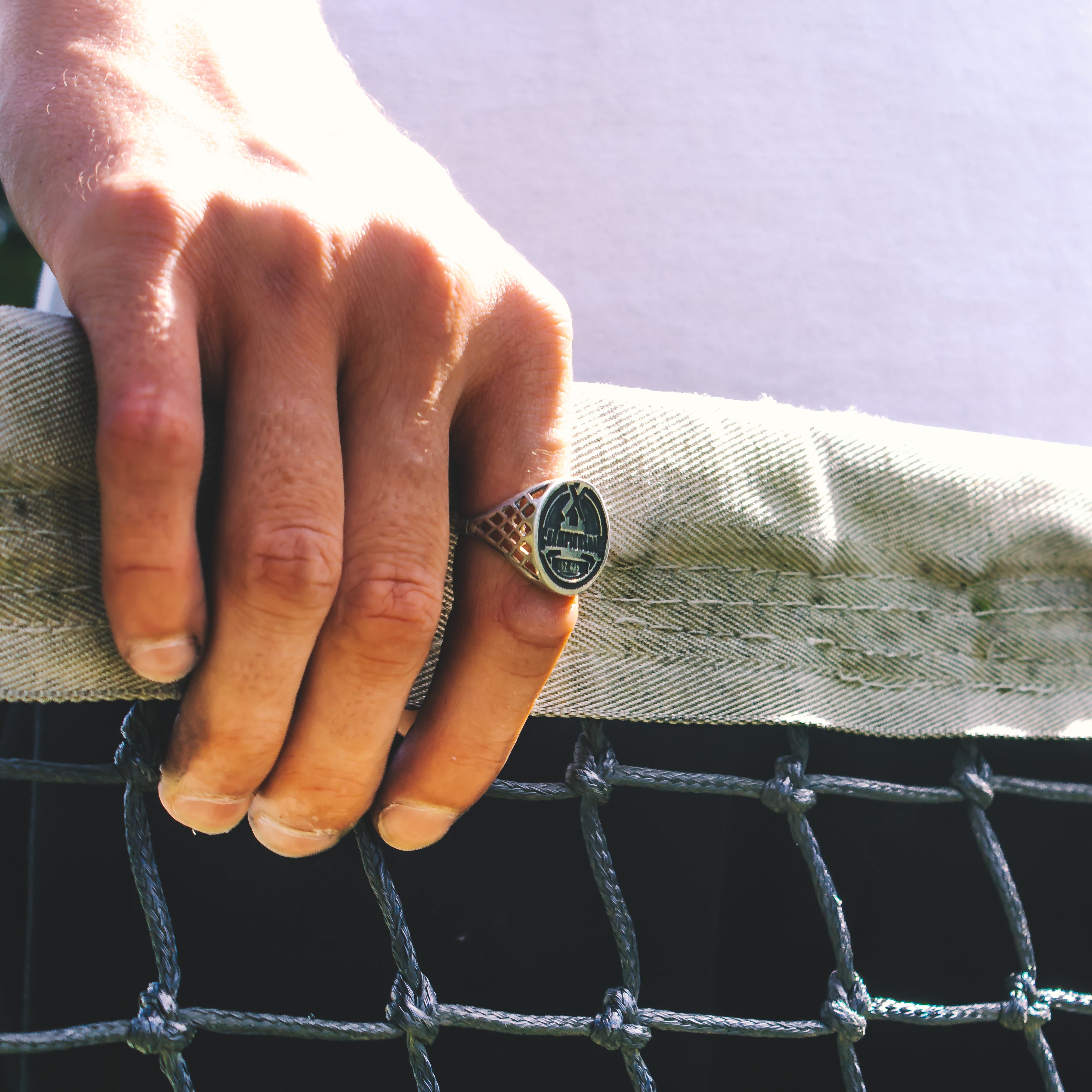 Half Sovereign Ring - Silver / Black