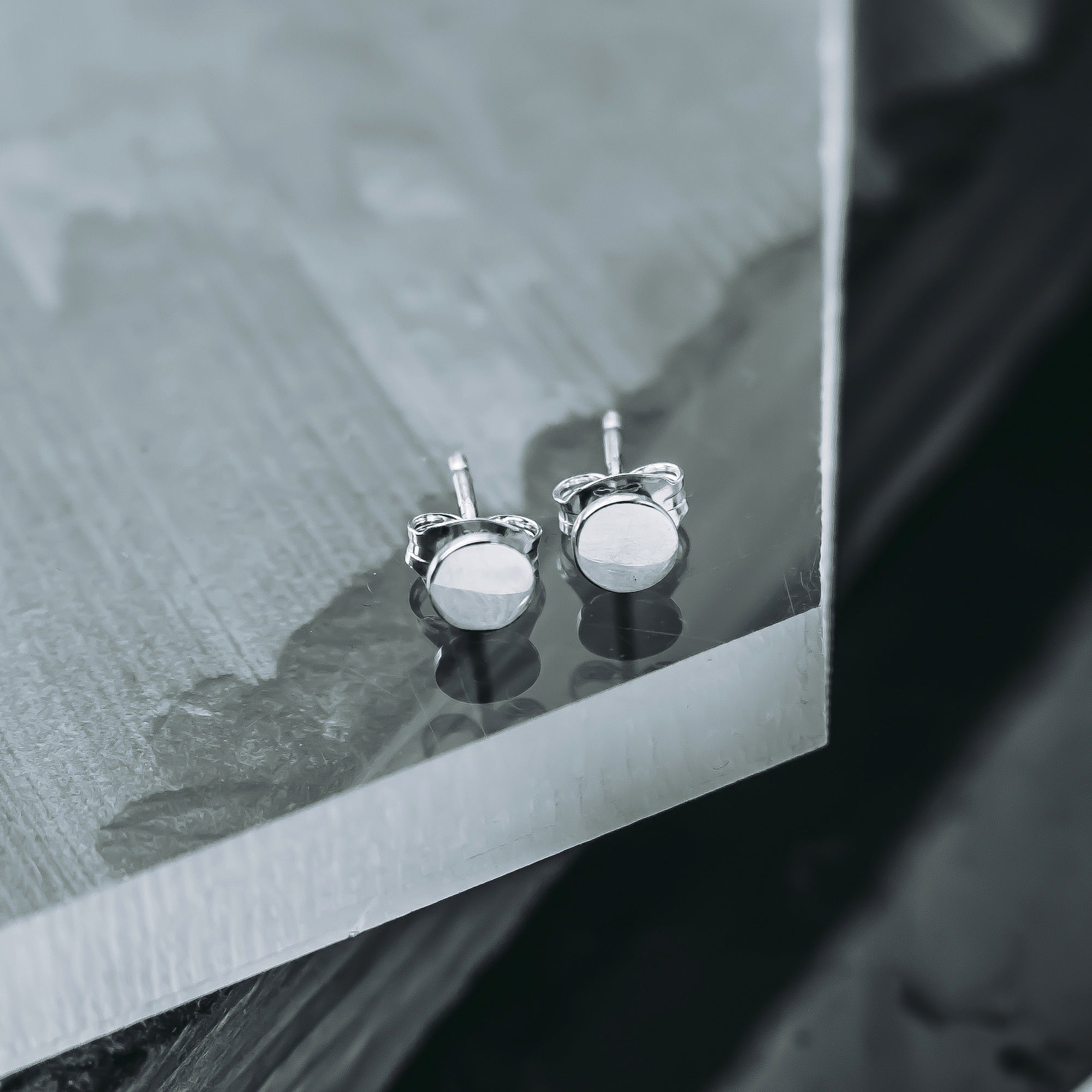 Circle Studs - Silver