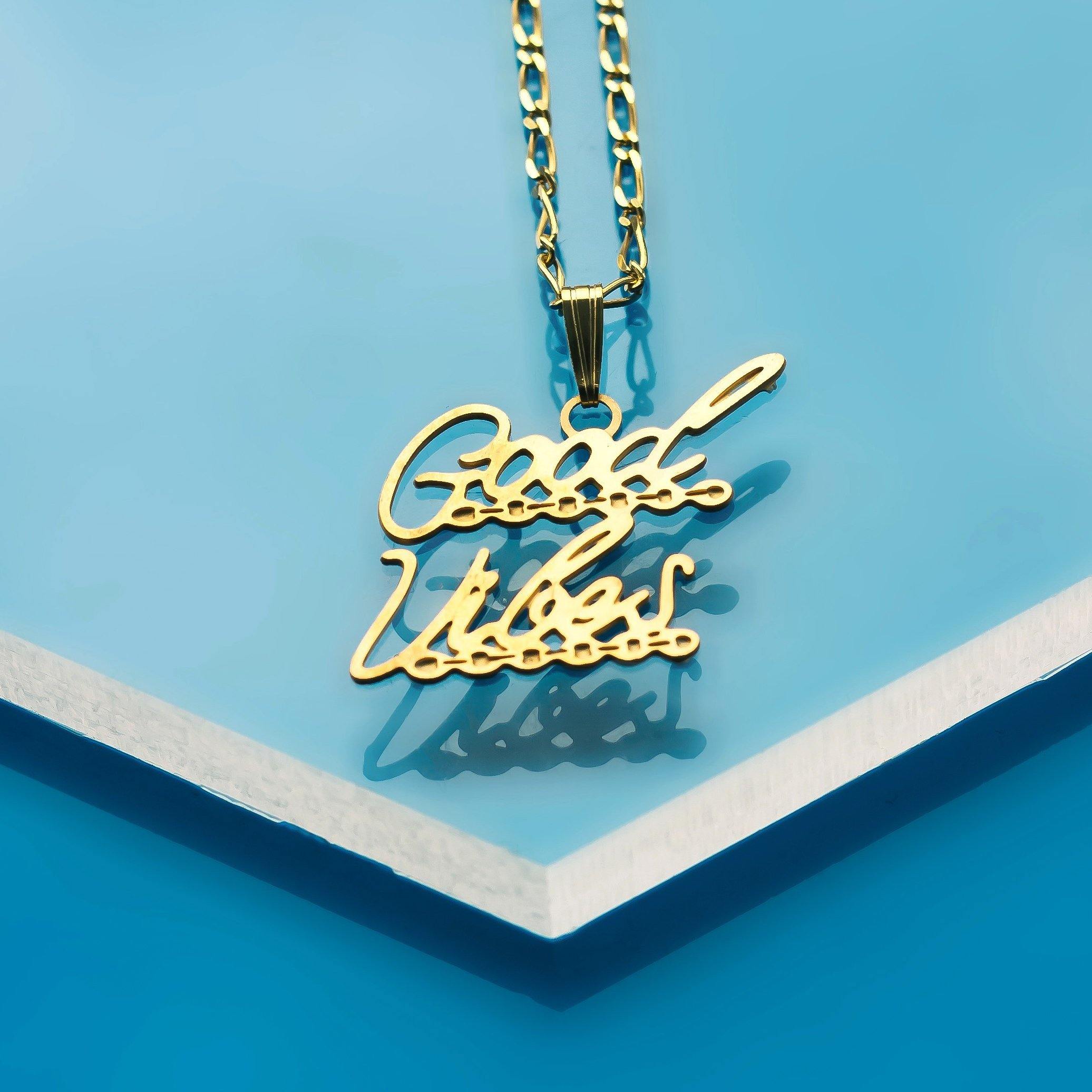 GÖÖD VIBES Charm - Gold - Stööki