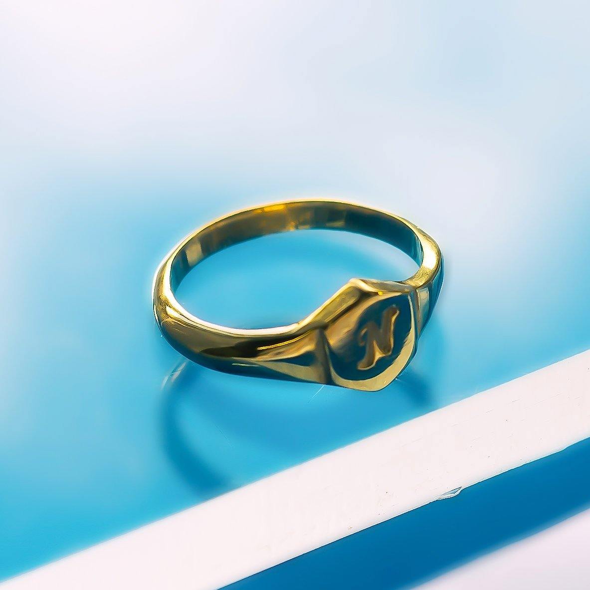 INITIAL Ring - Gold - Stööki