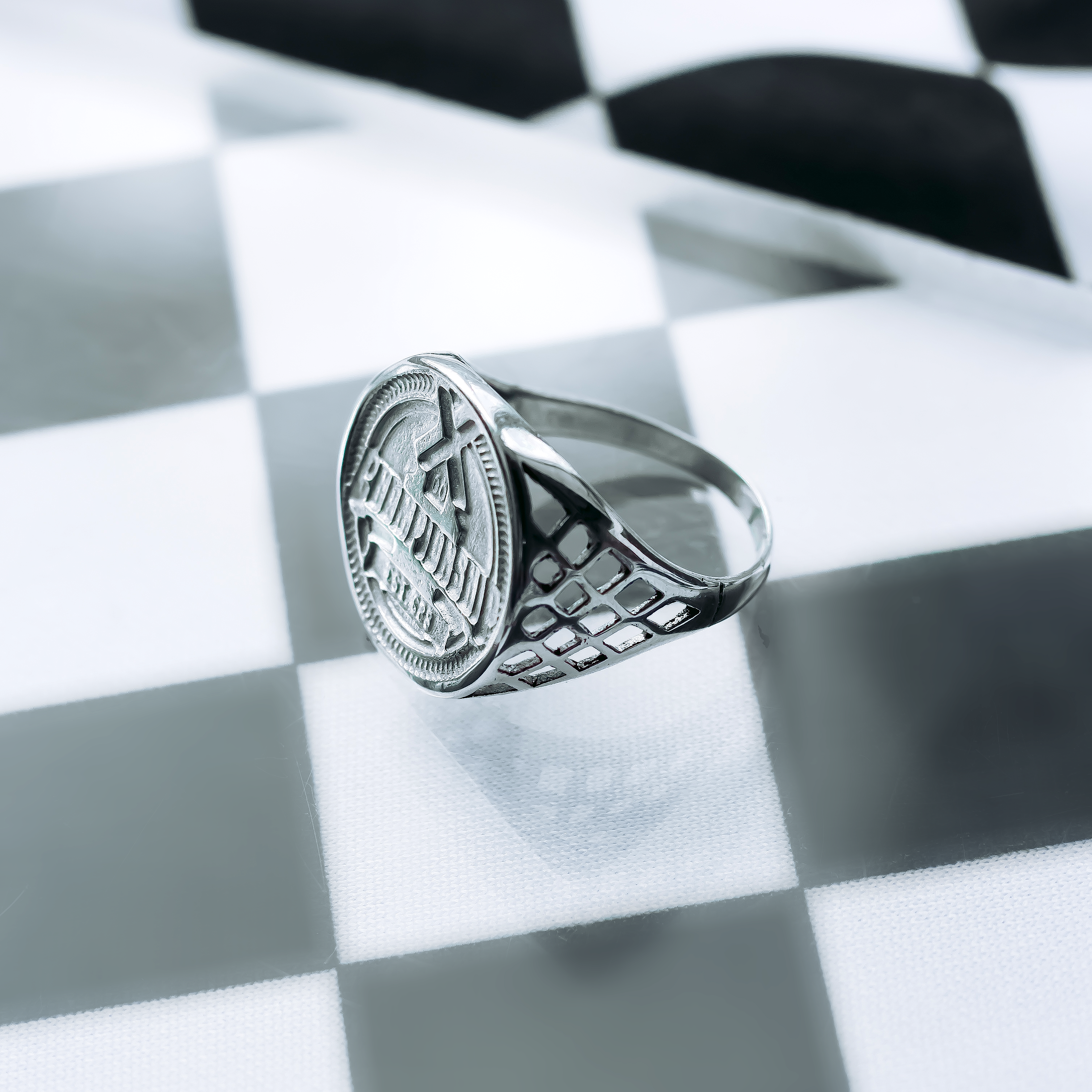 Sovereign ring silver deals